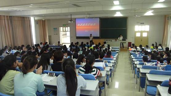 C:\Users\Administrator\Desktop\演说比赛照片\P1000809.JPG